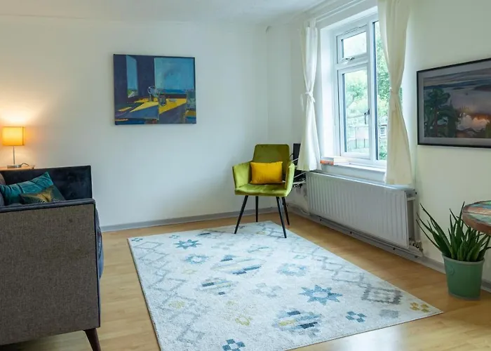 London Bridge 3 Bedroom House With Reception Room, Office And Private Garden