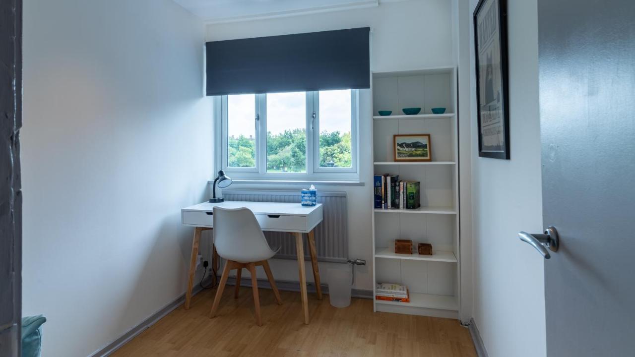 Bridge 3 Bedroom House With Reception Room, Office And Private Garden Vakantiehuis
