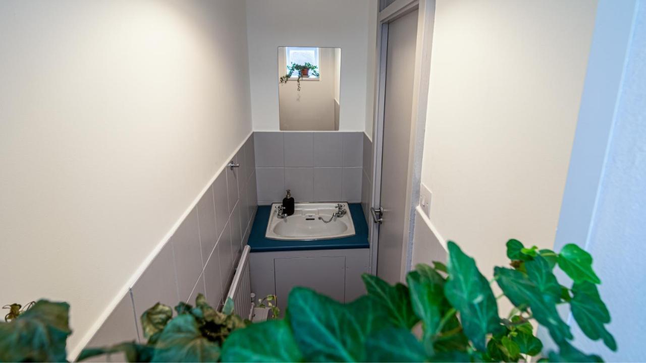 Bridge 3 Bedroom House With Reception Room, Office And Private Garden Vakantiehuis *