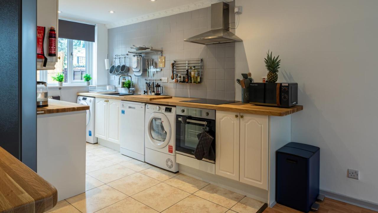Vakantiehuis Bridge 3 Bedroom House With Reception Room, Office And Private Garden Londen